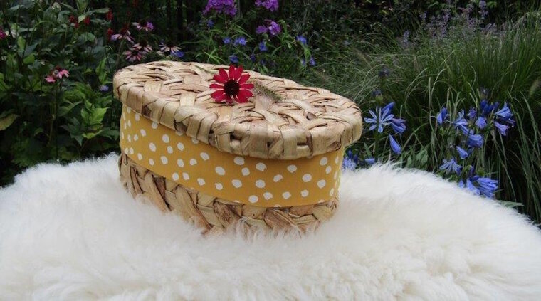 Mandje - Rotan met deksel - 30cm - Okergeel roze met bloemetje