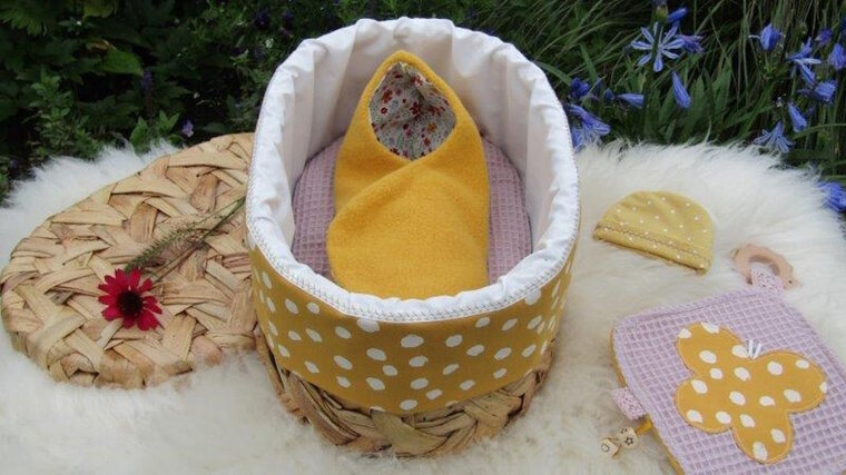 Mandje - Rotan met deksel - 30cm - Okergeel roze met bloemetje