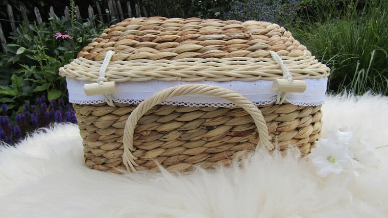 Mandje - Rotan - 30cm met deksel - Wit broderie
