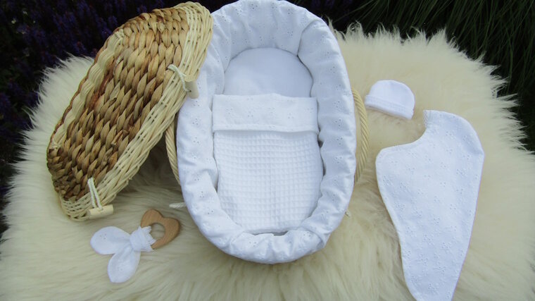 Mandje - Rotan - 30cm met deksel - Wit broderie
