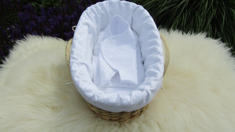 Mandje - Rotan - 30cm met deksel - Wit broderie
